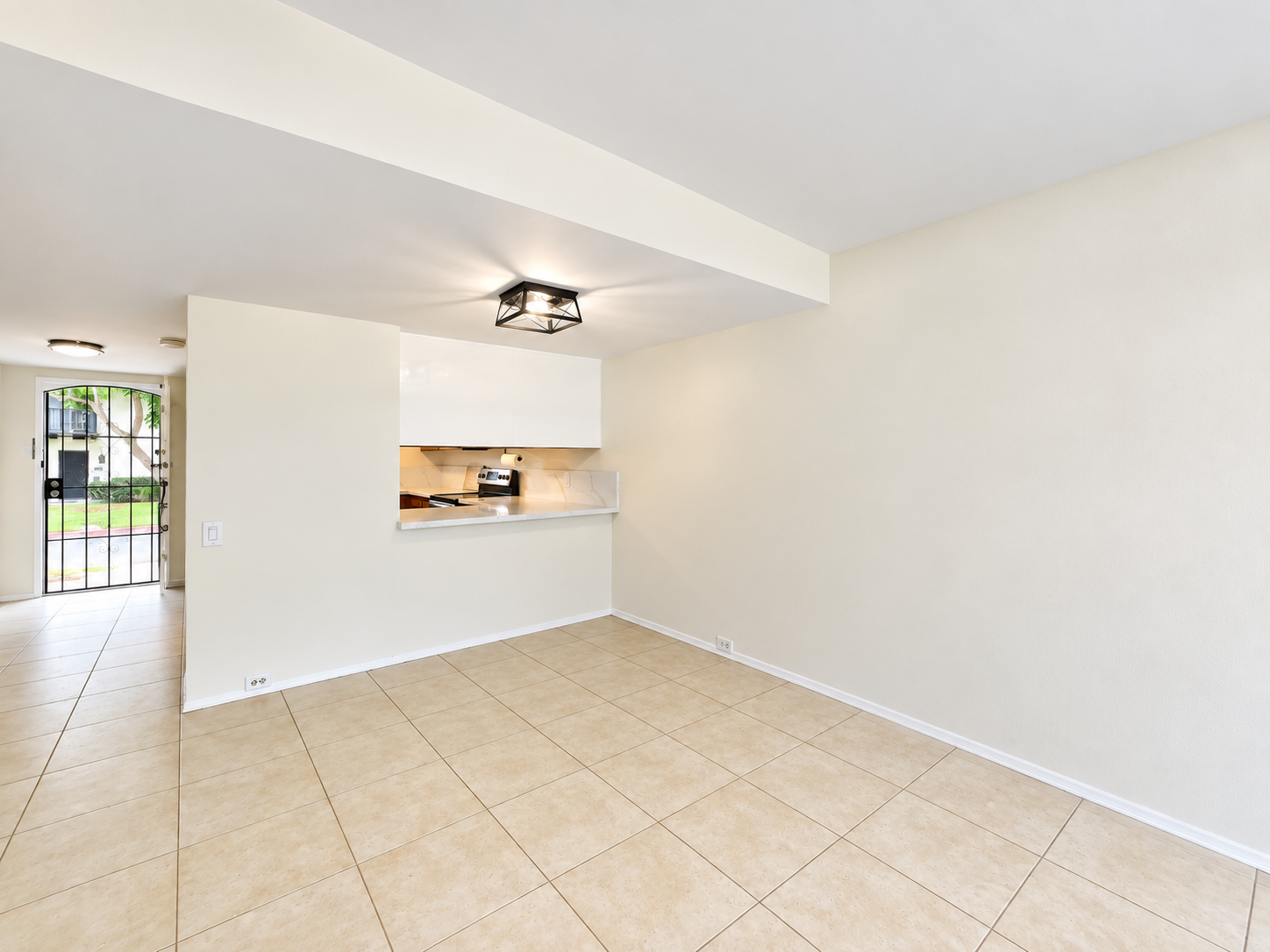 Spacious 3-Bedroom Townhome in a Prime Central San Diego Location property image