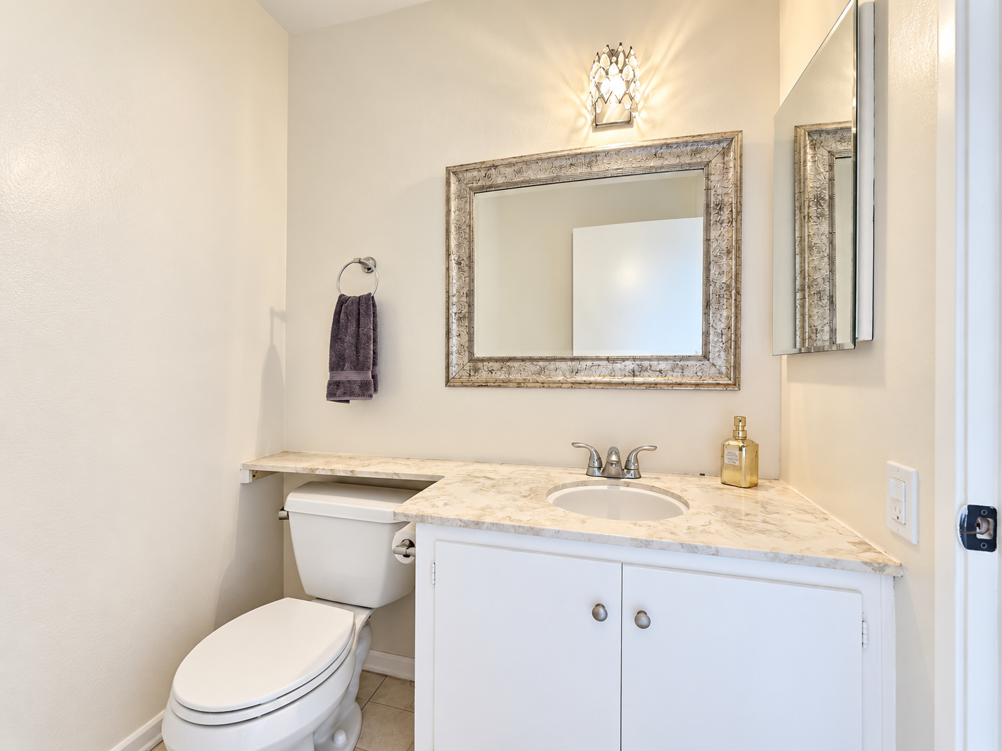 Spacious 3-Bedroom Townhome in a Prime Central San Diego Location property image