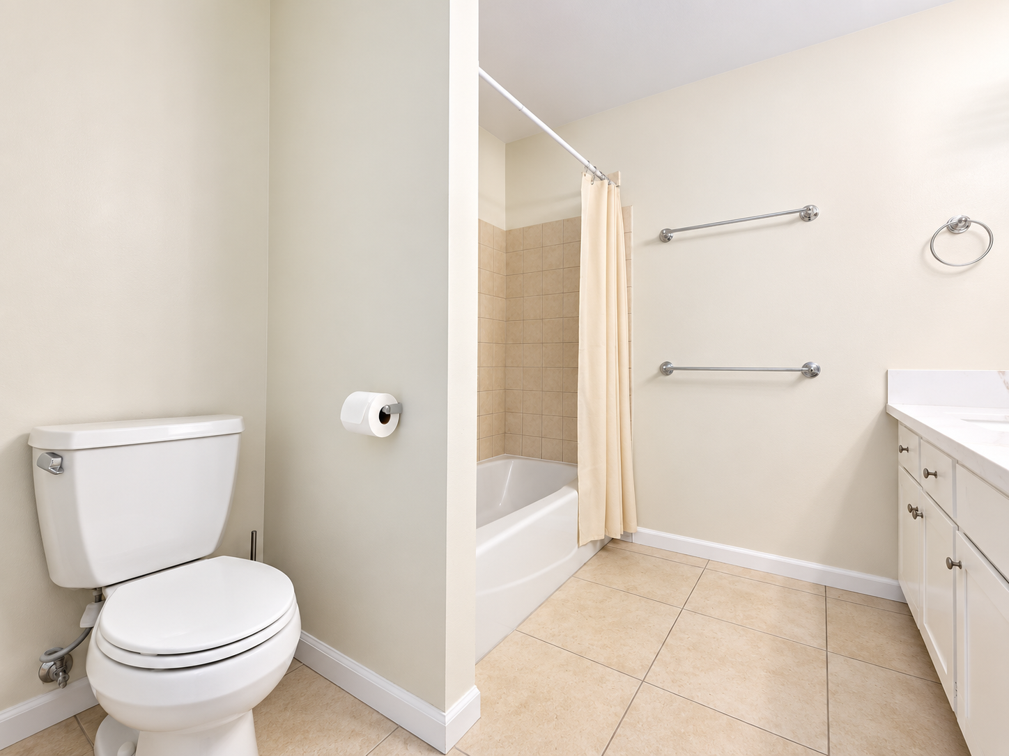 Spacious 3-Bedroom Townhome in a Prime Central San Diego Location property image