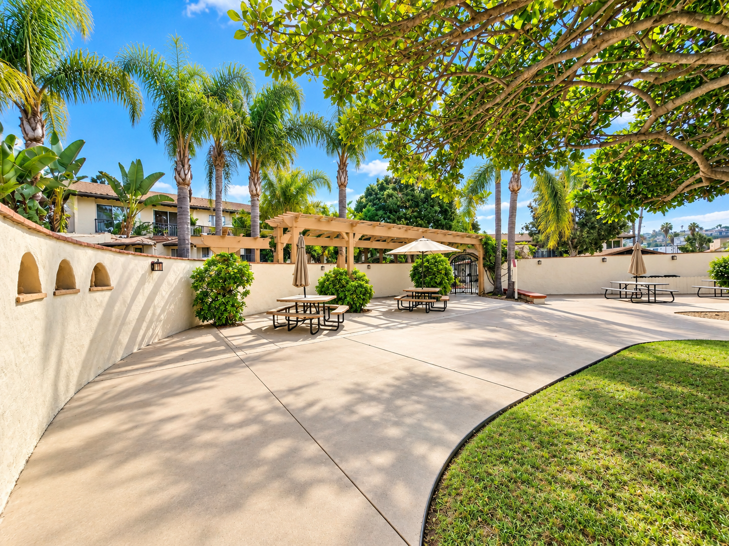 Spacious 3-Bedroom Townhome in a Prime Central San Diego Location property image