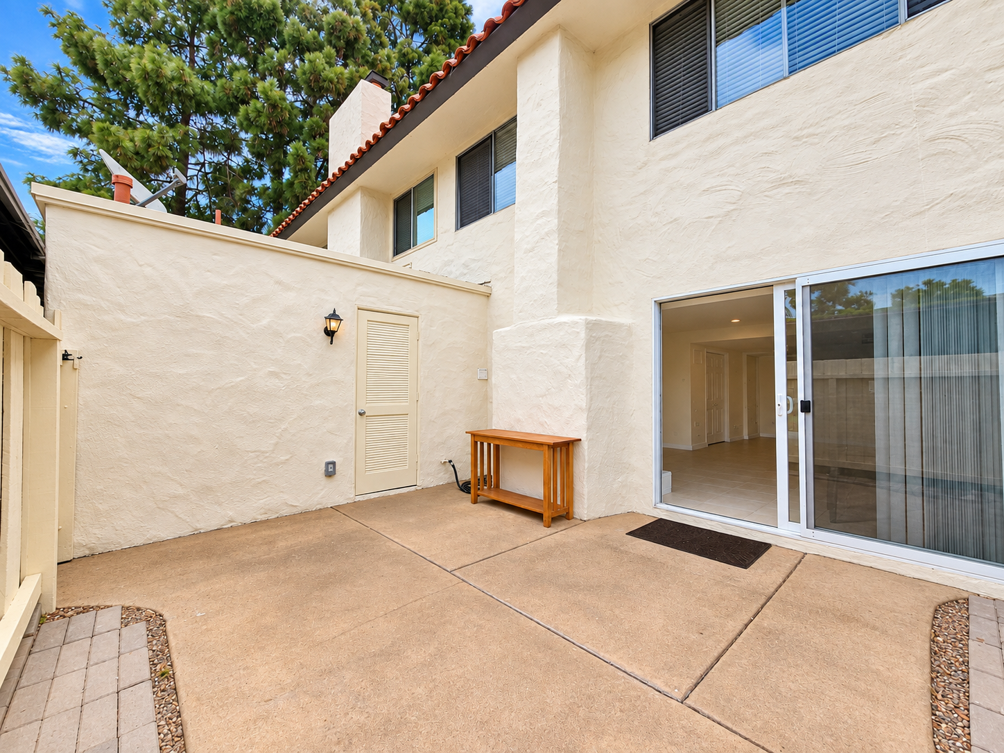 Spacious 3-Bedroom Townhome in a Prime Central San Diego Location property image