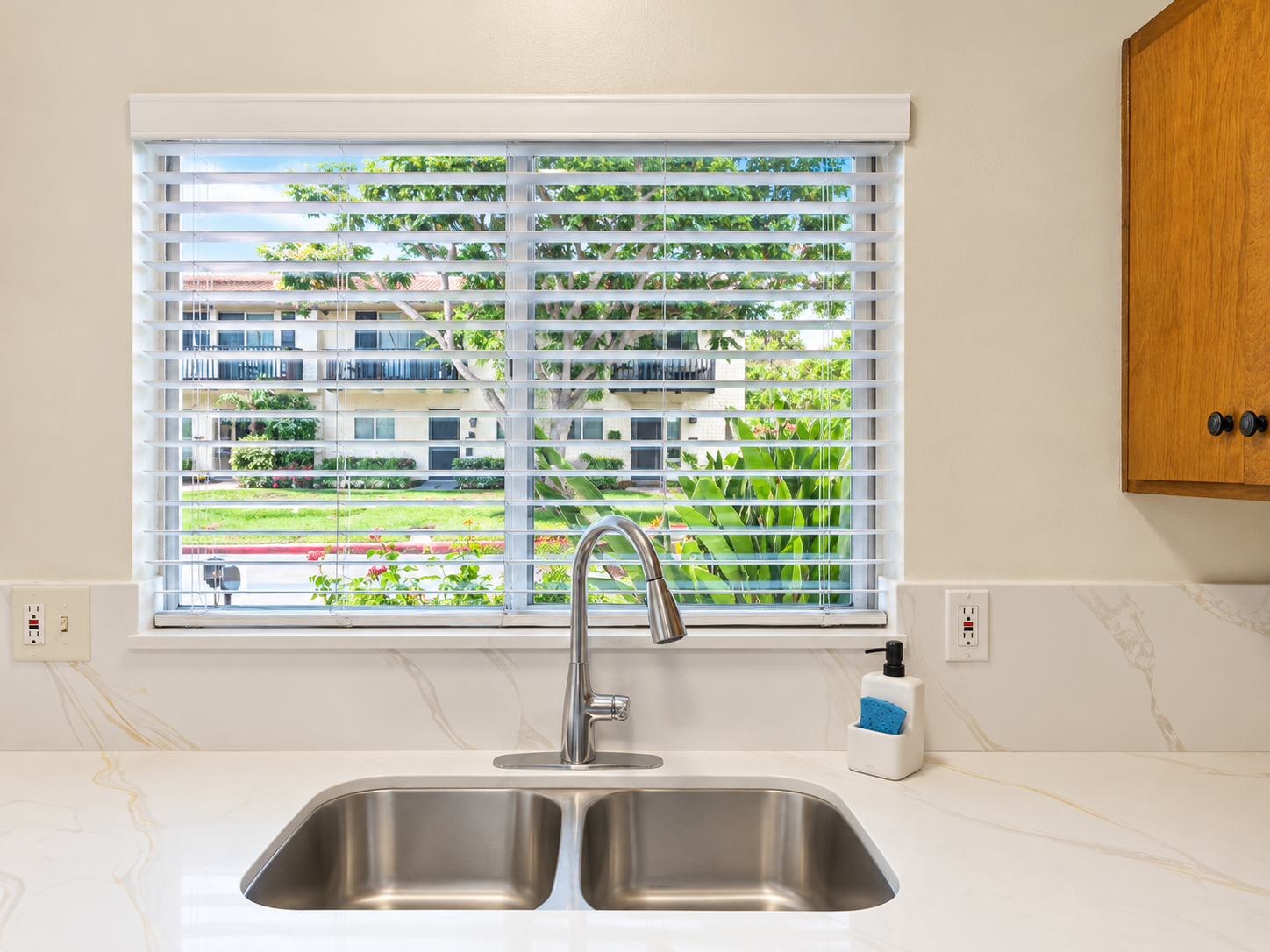 Spacious 3-Bedroom Townhome in a Prime Central San Diego Location property image