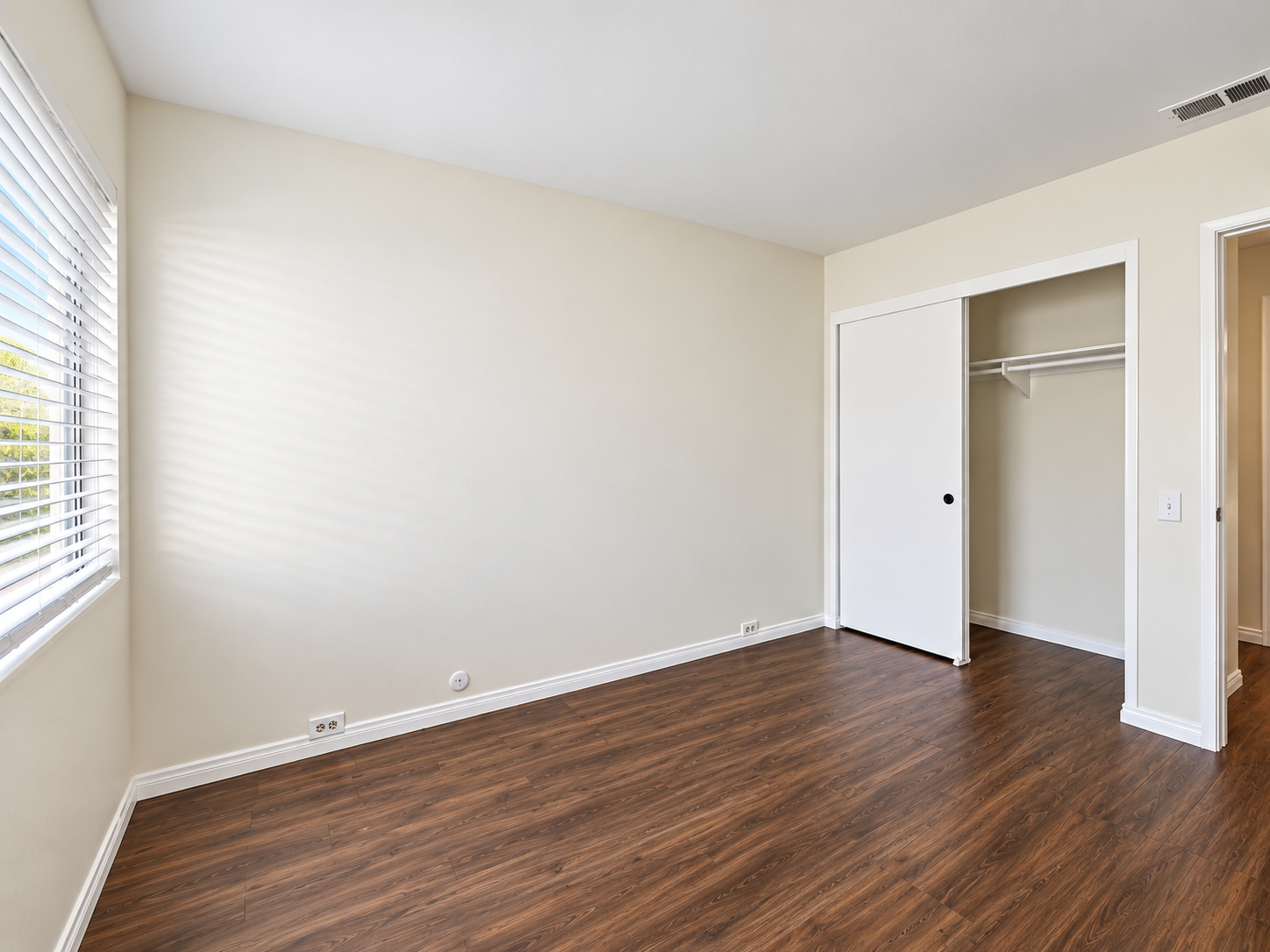 Spacious 3-Bedroom Townhome in a Prime Central San Diego Location property image