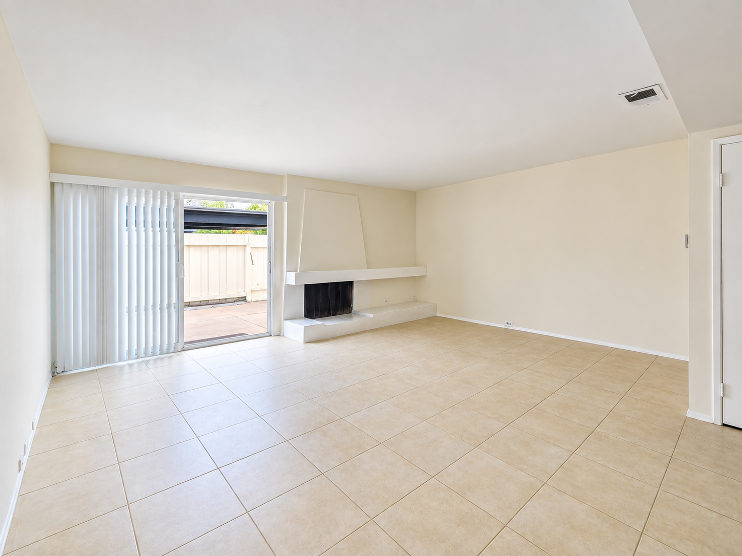 Spacious 3-Bedroom Townhome in a Prime Central San Diego Location property image