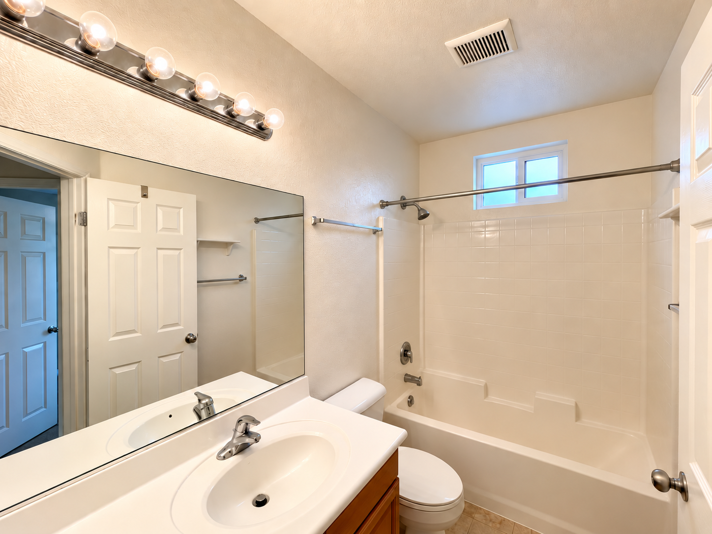 Beautiful & Spacious 3-Bedroom San Diego Home with 2-Car Garage! property image