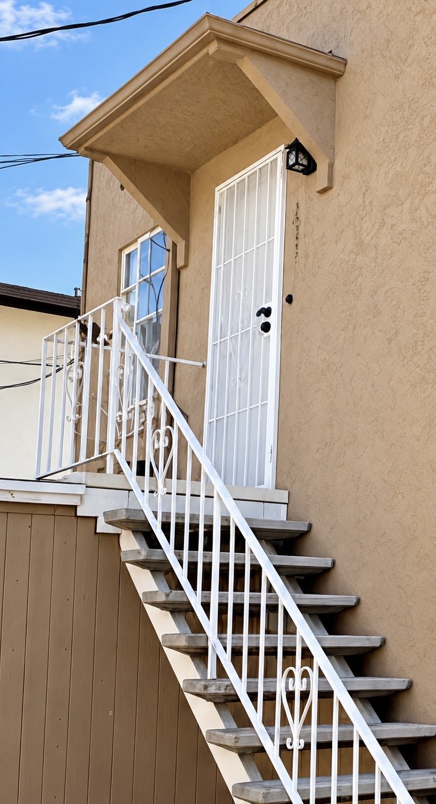 Welcome to this 1-bedroom, 1-bathroom upstairs apartment located in the vibrant Normal Heights property image