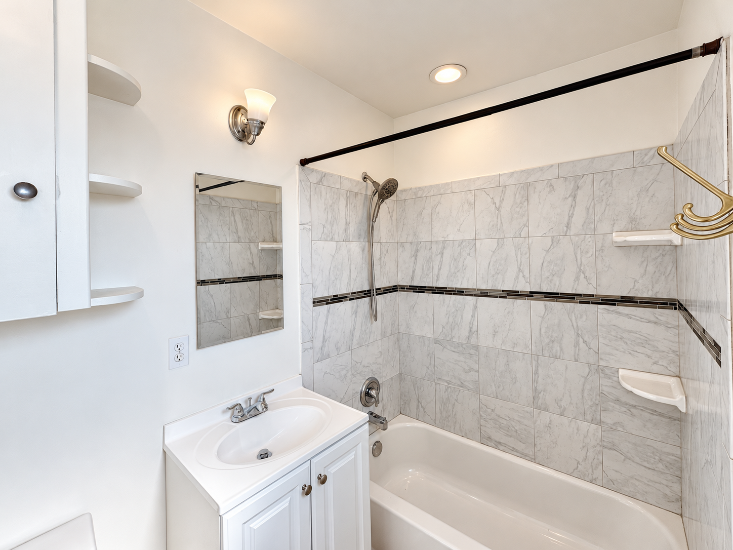 Welcome to this 1-bedroom, 1-bathroom upstairs apartment located in the vibrant Normal Heights property image