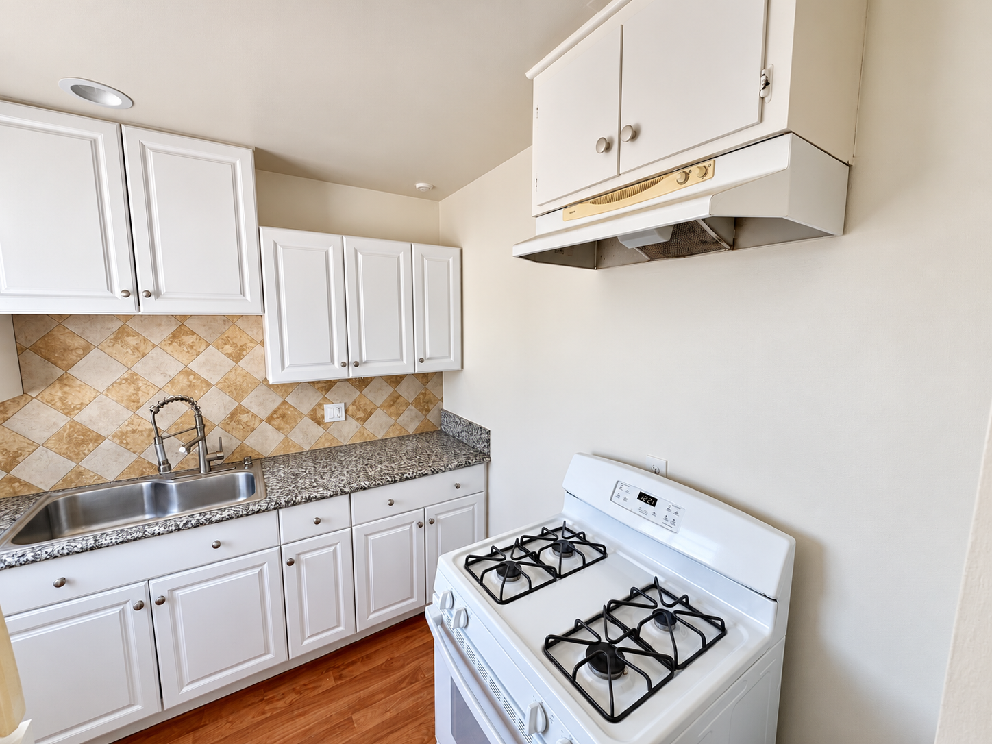 Welcome to this 1-bedroom, 1-bathroom upstairs apartment located in the vibrant Normal Heights property image