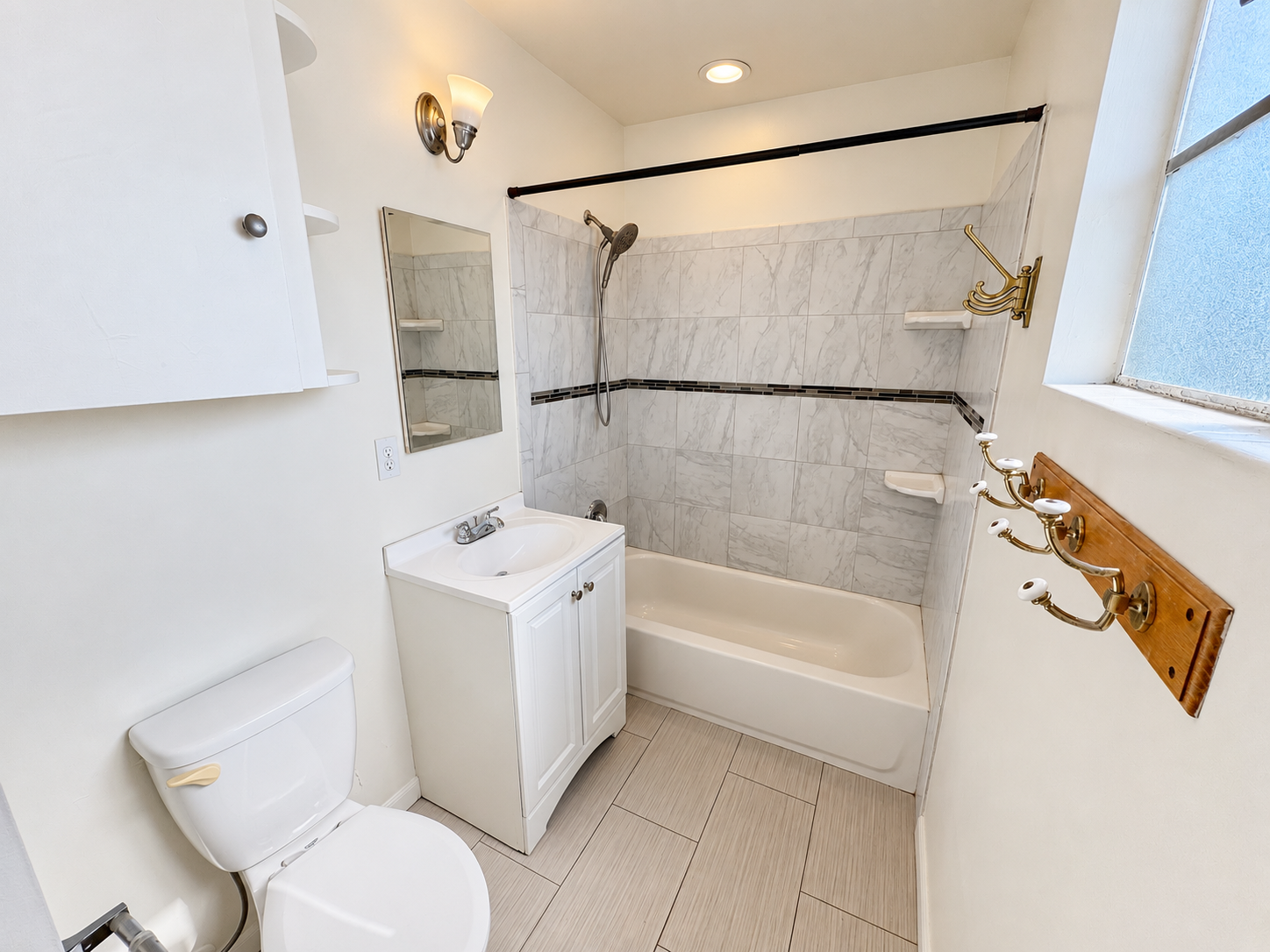 Welcome to this 1-bedroom, 1-bathroom upstairs apartment located in the vibrant Normal Heights property image