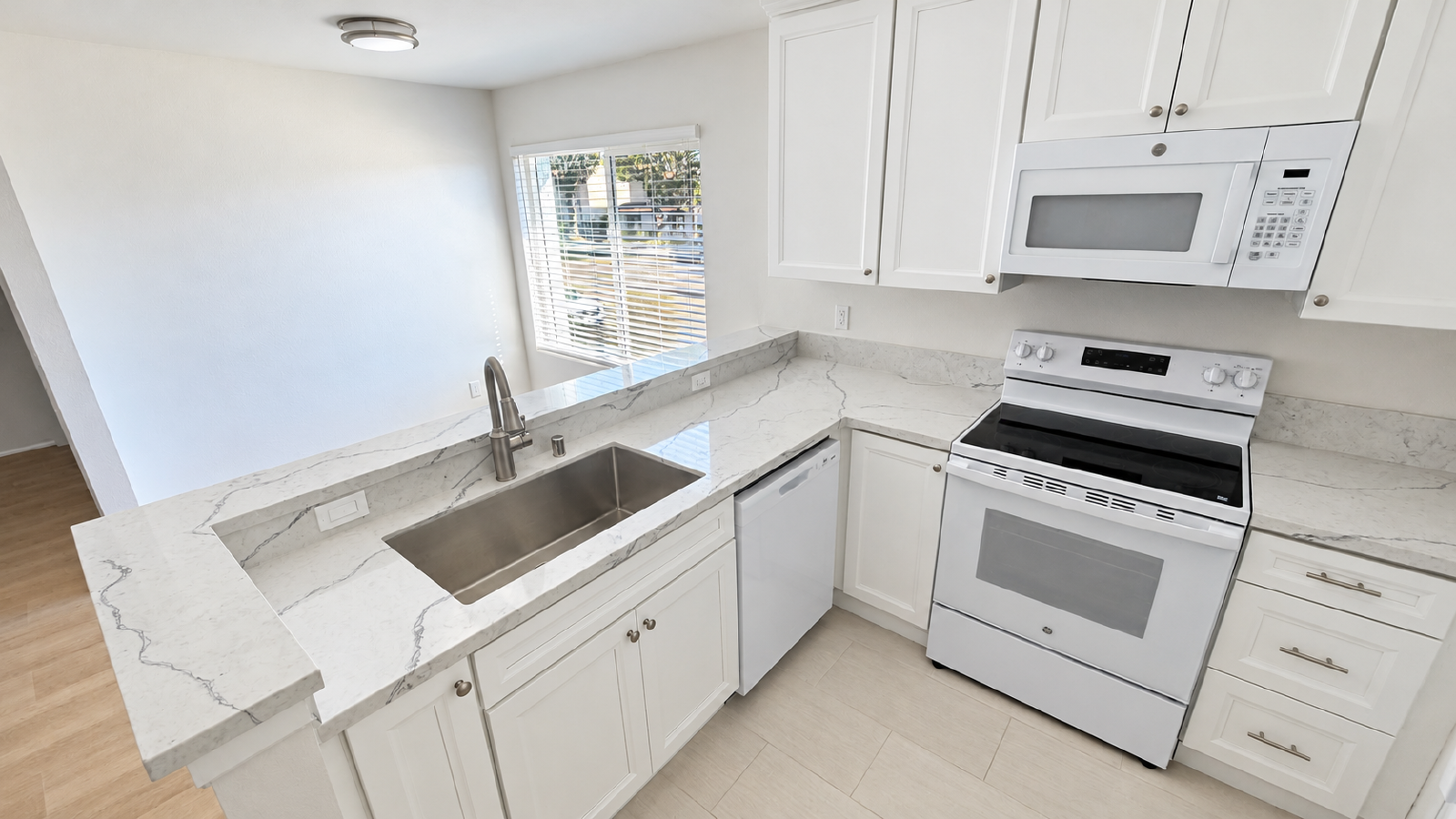Bright Upstairs 2 Bedroom, 2 Bath Apartment in Mira Mesa property image
