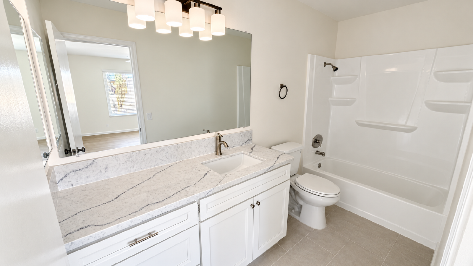 Bright Upstairs 2 Bedroom, 2 Bath Apartment in Mira Mesa property image