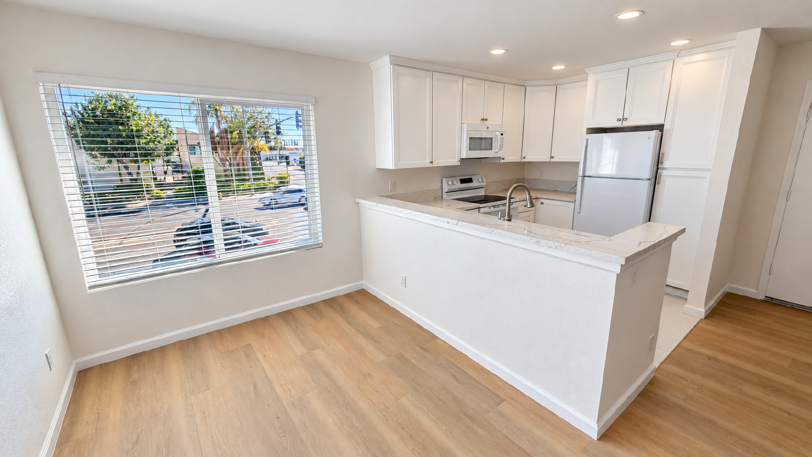 Bright Upstairs 2 Bedroom, 2 Bath Apartment in Mira Mesa property image