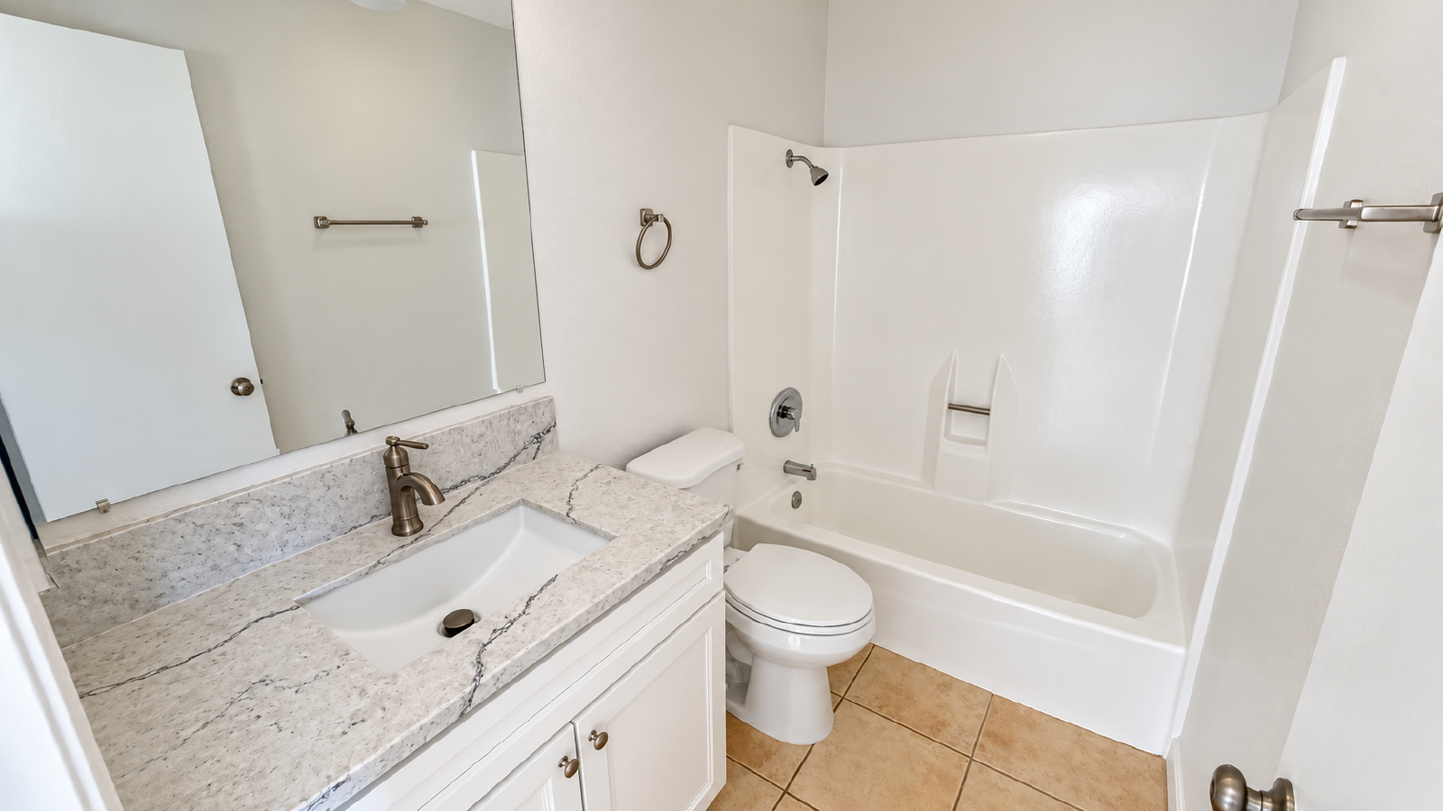 Comfortable 2 Bedroom, 2 Bath Upstairs Apartment in Mira Mesa property image