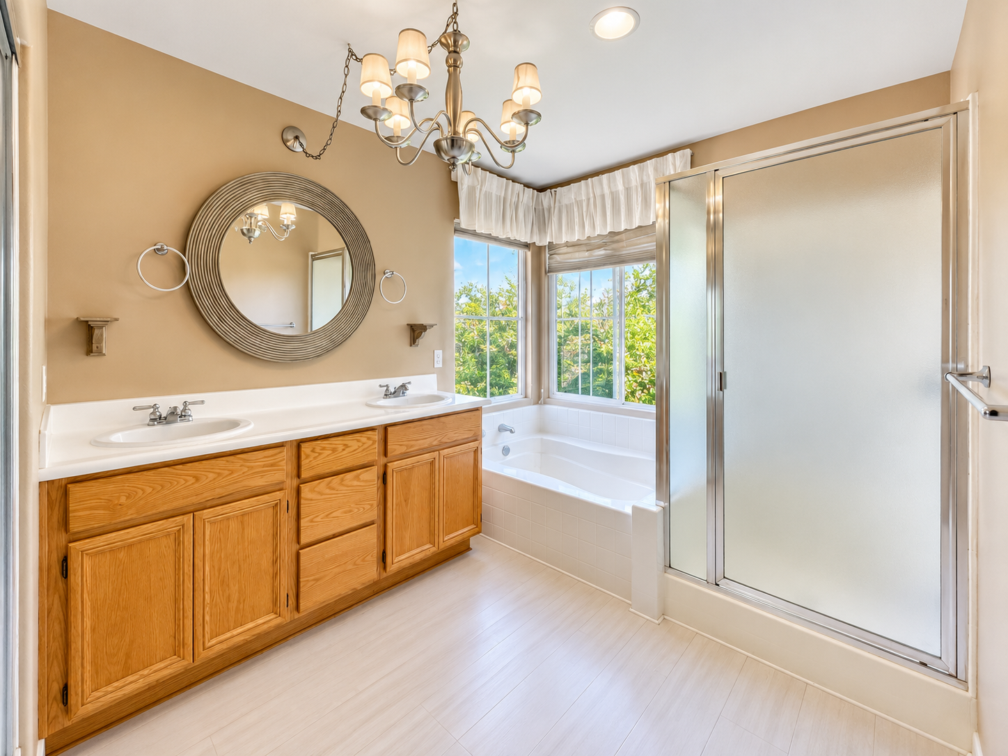 Spacious 4-Bedroom Home in Desirable Ocean View Hills property image