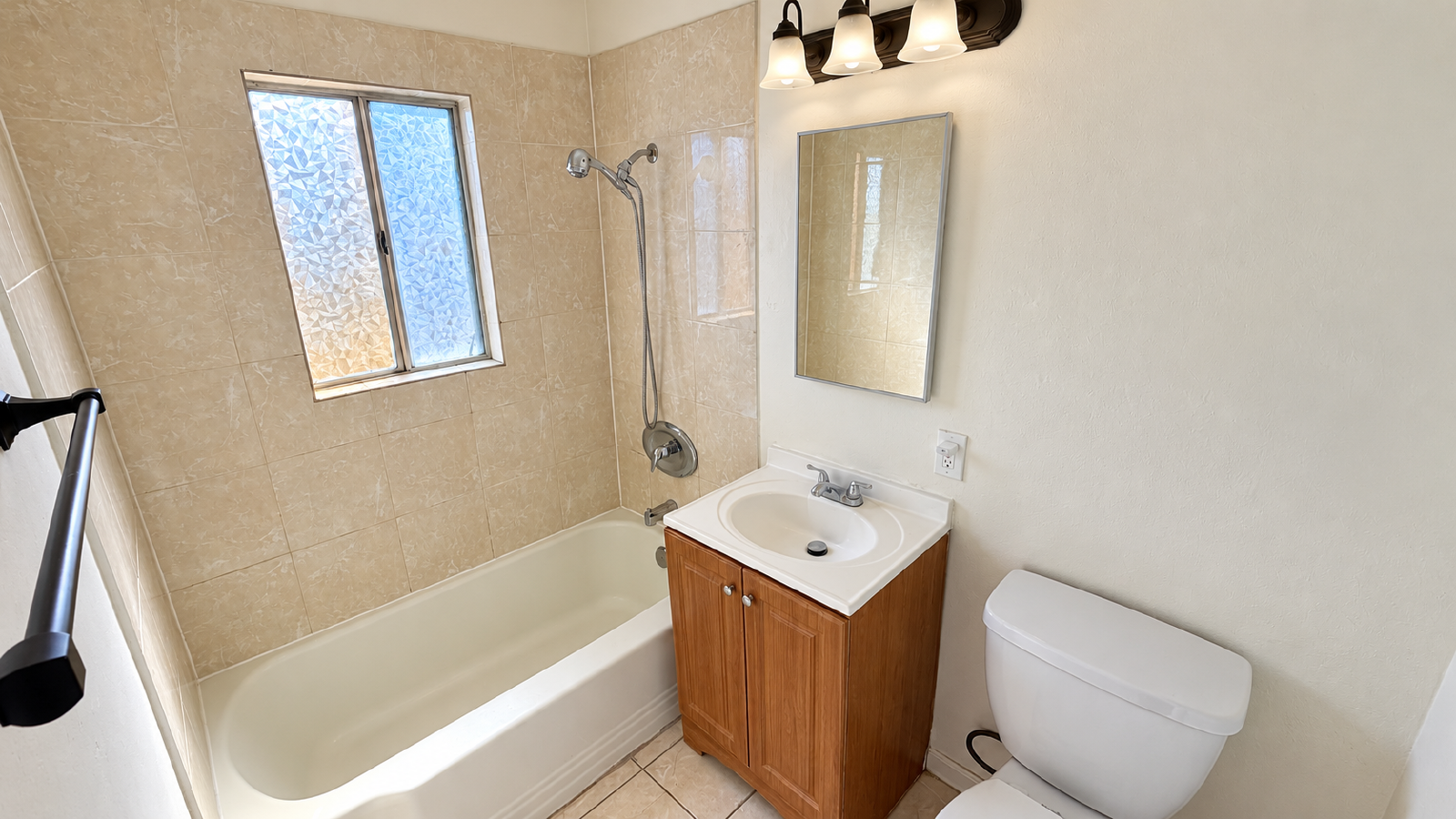 Bright & Charming 1-Bedroom with Updated Kitchen and Built-In Storage property image