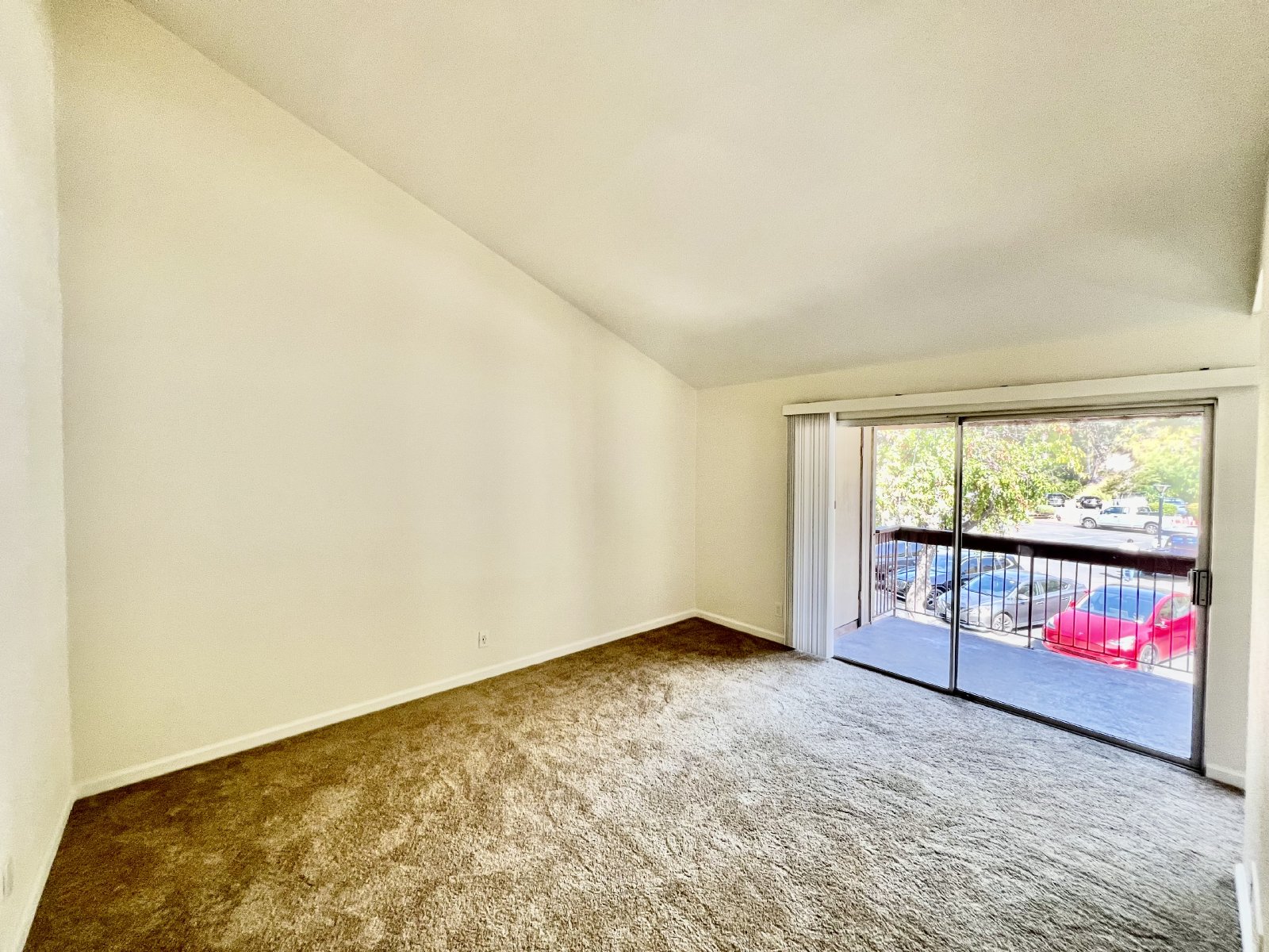 Beautifully remodeled 2 bedroom, 1.5 bathroom condo! property image