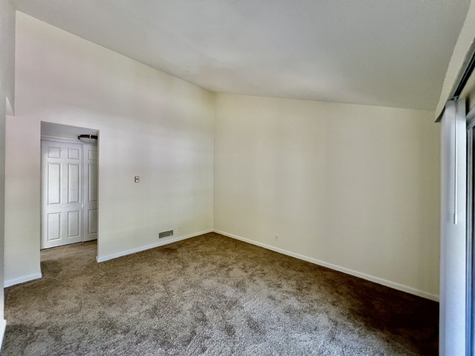 Beautifully remodeled 2 bedroom, 1.5 bathroom condo! property image