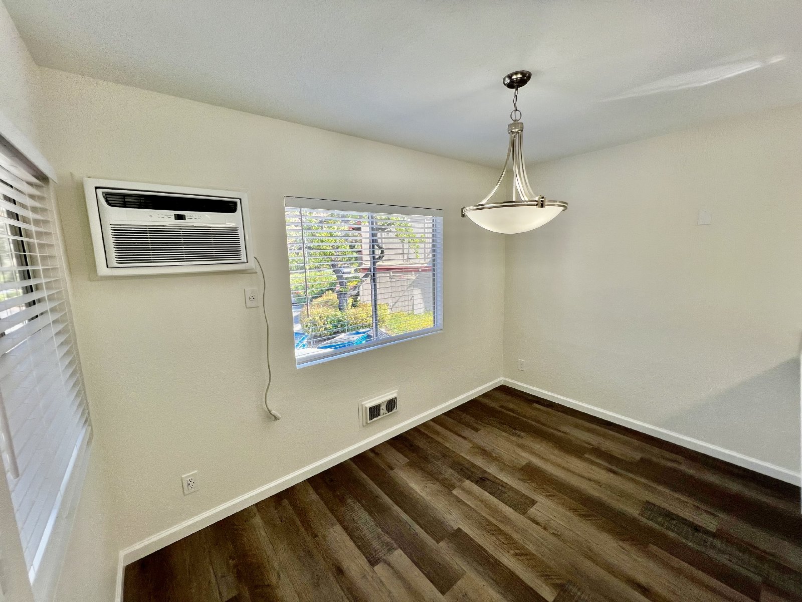 Beautifully remodeled 2 bedroom, 1.5 bathroom condo! property image