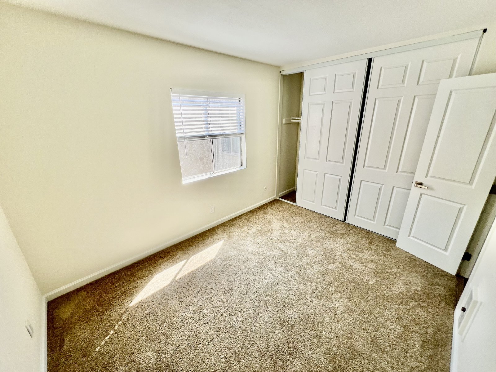 Beautifully remodeled 2 bedroom, 1.5 bathroom condo! property image
