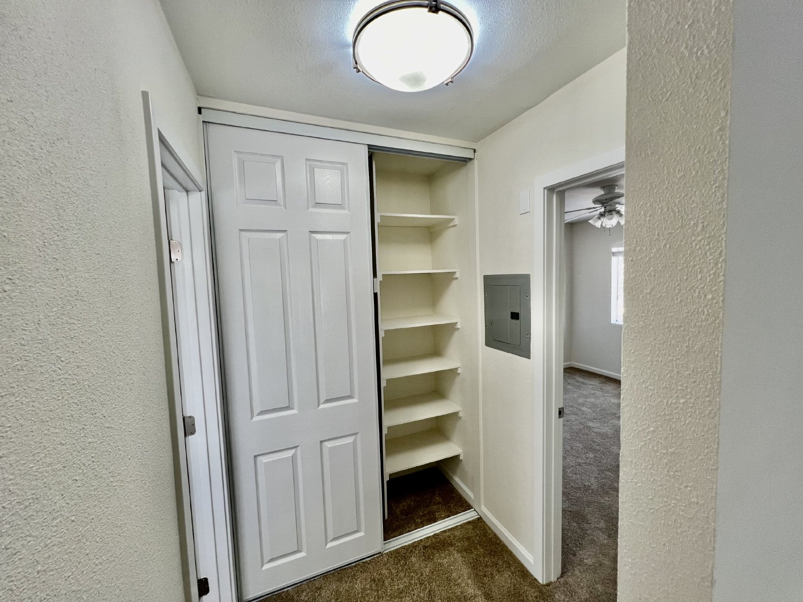 Beautifully remodeled 2 bedroom, 1.5 bathroom condo! property image