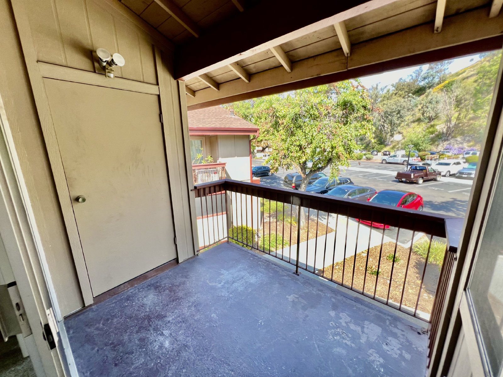 Beautifully remodeled 2 bedroom, 1.5 bathroom condo! property image