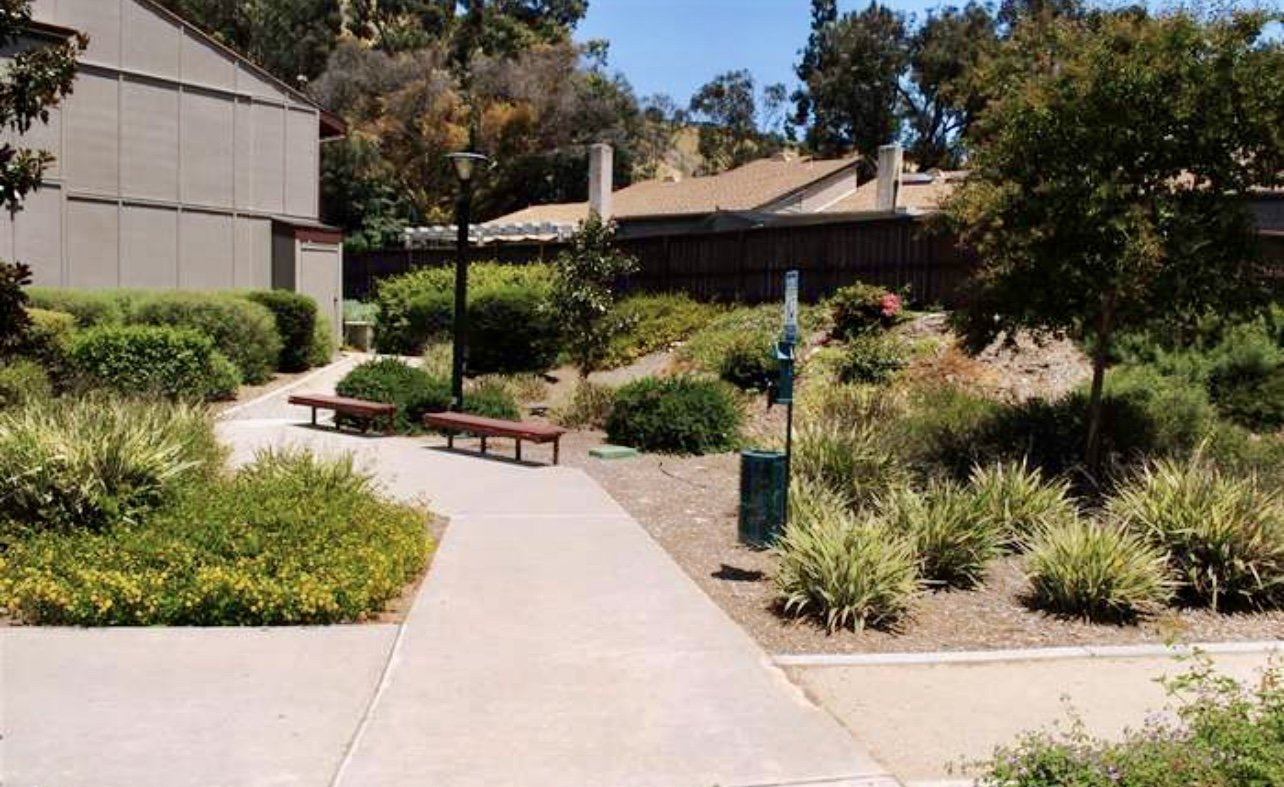 Beautifully remodeled 2 bedroom, 1.5 bathroom condo! property image