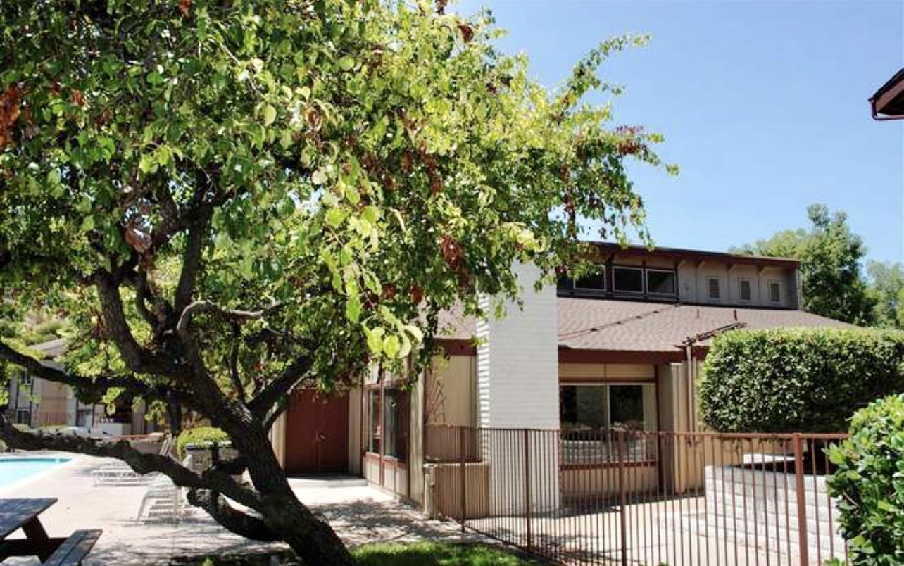 Beautifully remodeled 2 bedroom, 1.5 bathroom condo! property image