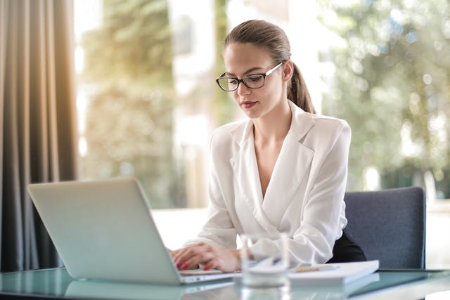 A lady working on her laptop